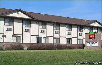 Cobblestone Inn & Suites - Trenton Bagian luar foto